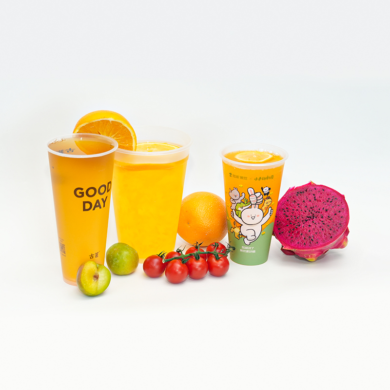 Jednorazowy plastikowy kubek shaker
